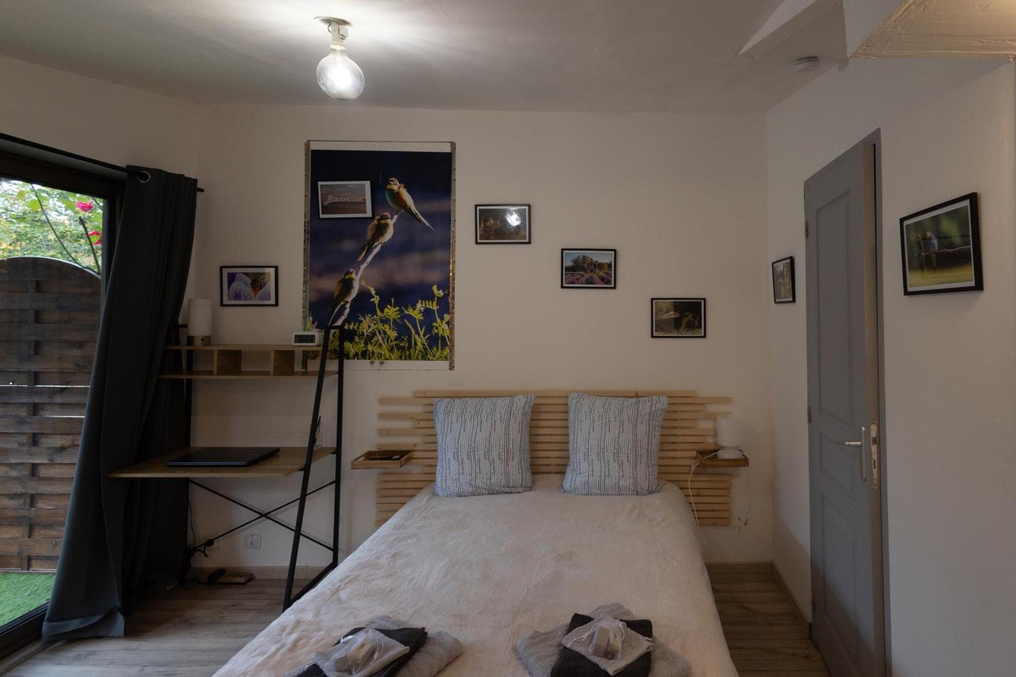 Studio Dans Le Luberon Céreste Zewnętrze zdjęcie
